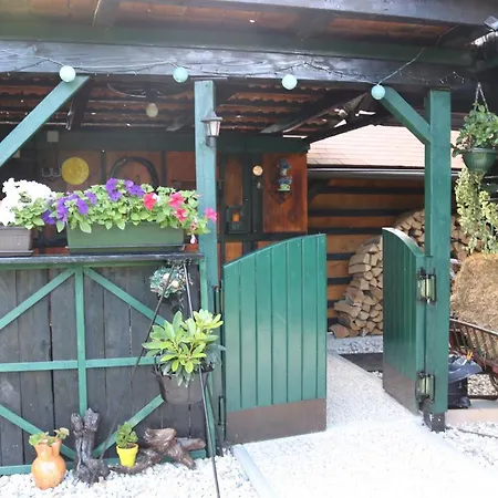 Frenkcottage 5 Km From The Airport- Free Transportation Rum i privatbostad Šenčur