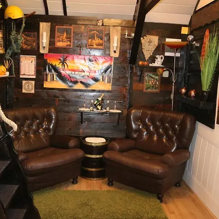 Frenkcottage 5 Km From The Airport- Free Transportation Homestay