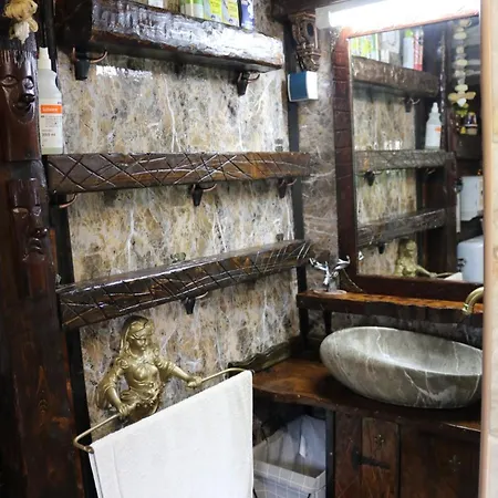Frenkcottage 5 Km From The Airport- Free Transportation Homestay *