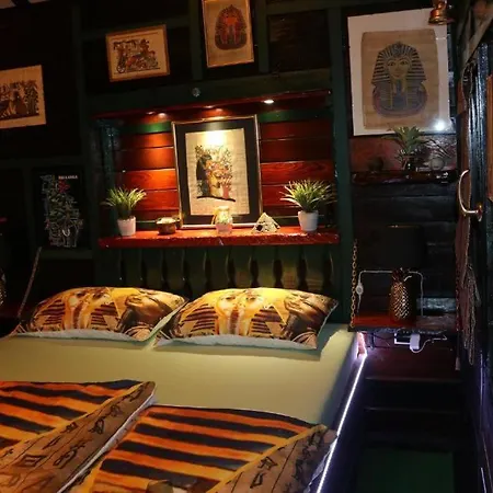 Frenkcottage 5 Km From The Airport Δωμάτια σε οικογενειακή κατοικία