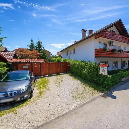 Rum i privatbostad Frenkcottage 5 Km From The Airport- Free Transportation Šenčur