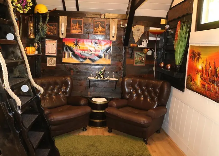 Frenkcottage 5 Km From The Airport- Free Transportation To The Airport בית אירוח